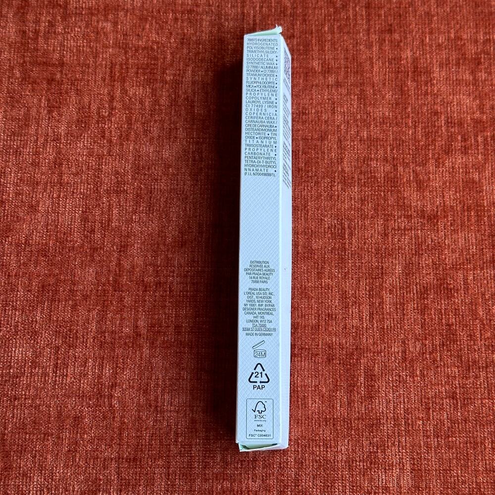 Prada Lines Gliding Eye Pencil in 05 Argento - Picture 7 of 8